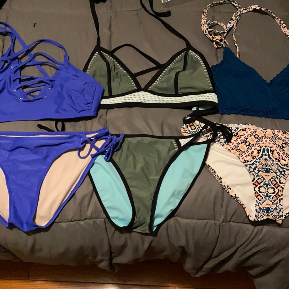 3 bikinis